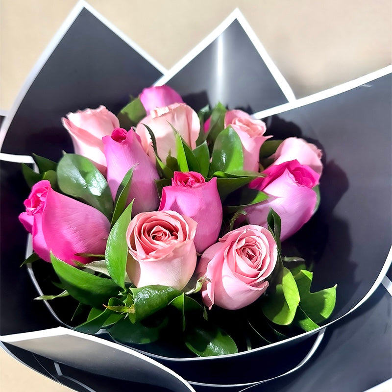 Ramo de 12 rosas rosas y fucsia