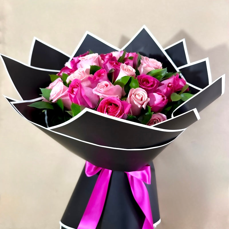 Ramo de 50 rosas fucsia y rosas