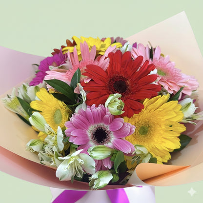 Ramo de 12 gerberas coloridas con astromelia